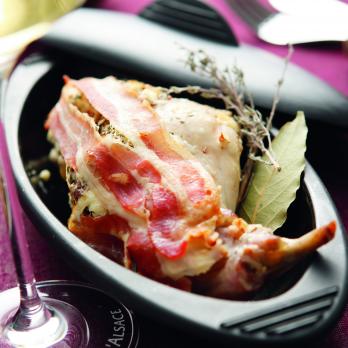 Legs of rabbit with cream cheese and hazelnuts