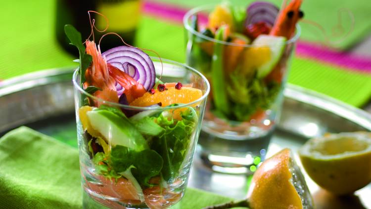 Smoked salmon salad with apples and orange