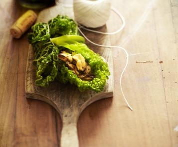 Mussels in cabbage papillote