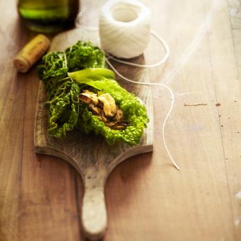 Mussels in cabbage papillote