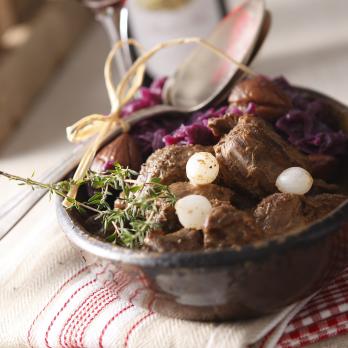 Red cabbage with apples and chestnuts