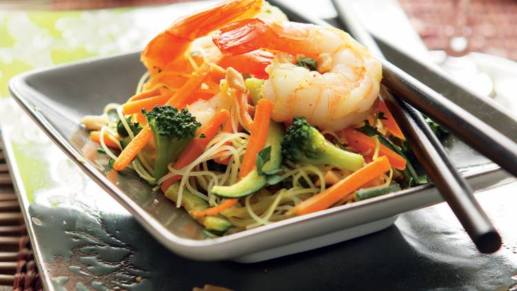 Sautéed Chinese noodles with shrimp